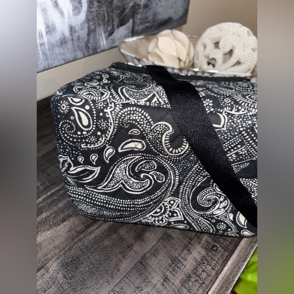 Vera Bradley STELLAR PAISLEY Stay Cooler insulated crossbody bag​ - Picture 4 of 10